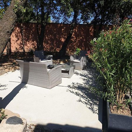 Location Independante Au Coeur Des Alpilles Pour 2 Personnes Avec Jacuzzi Villa Aureille Exterior photo