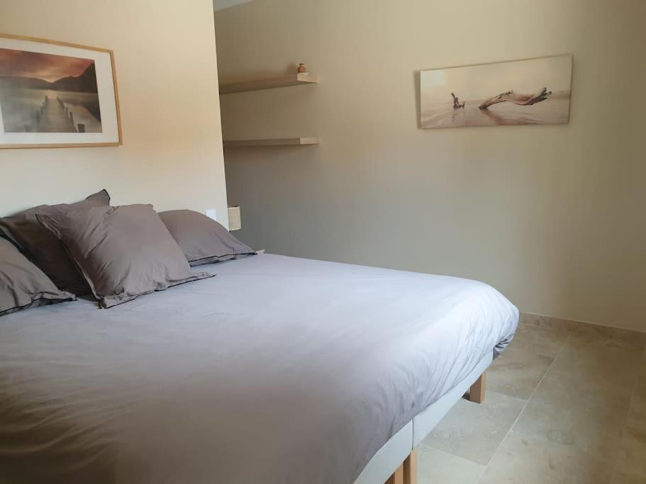 Location Independante Au Coeur Des Alpilles Pour 2 Personnes Avec Jacuzzi Villa Aureille Exterior photo