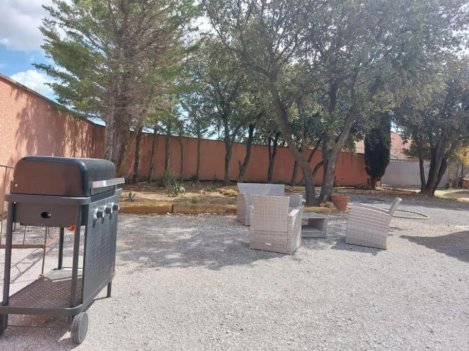 Location Independante Au Coeur Des Alpilles Pour 2 Personnes Avec Jacuzzi Villa Aureille Exterior photo