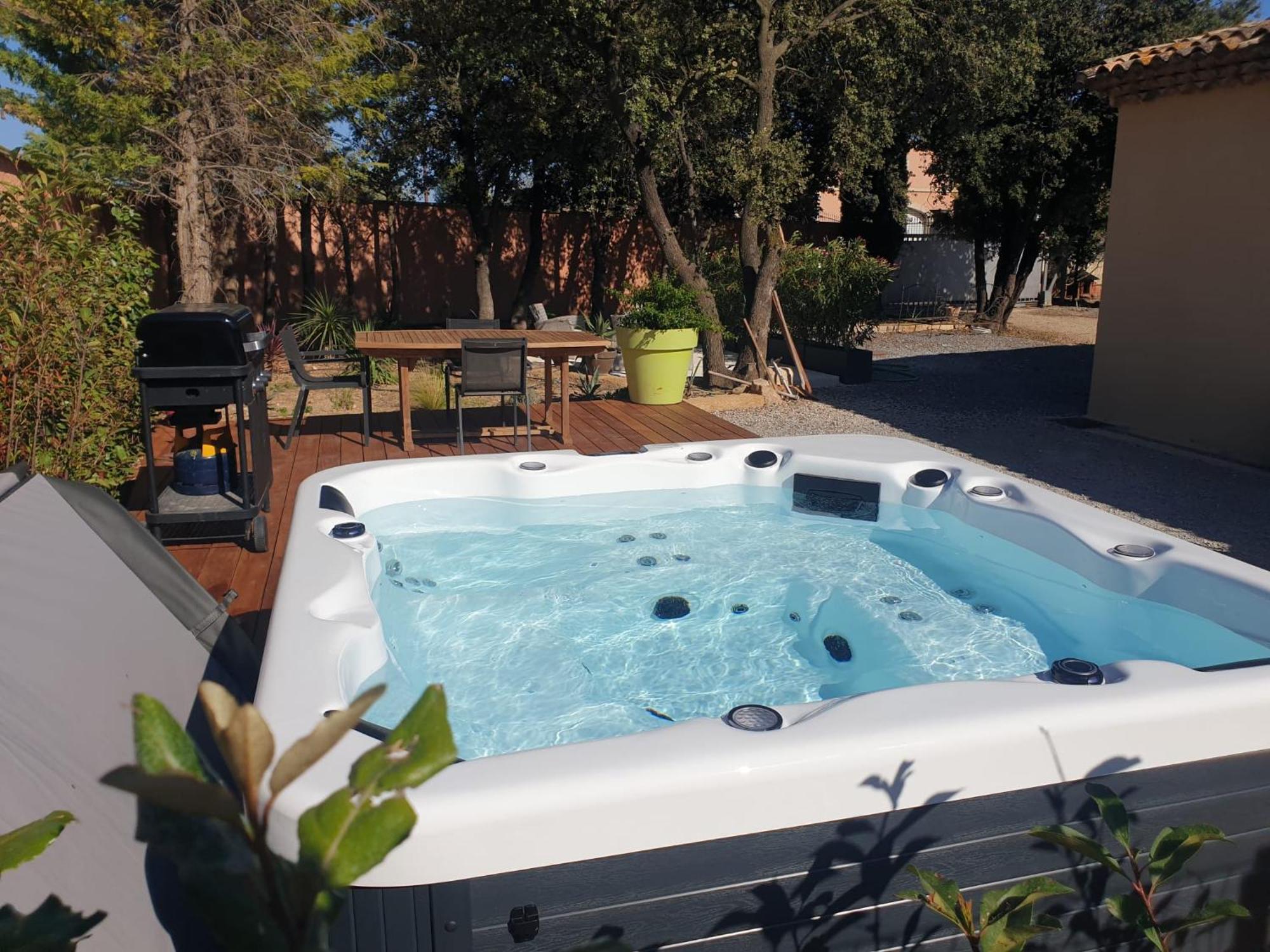 Location Independante Au Coeur Des Alpilles Pour 2 Personnes Avec Jacuzzi Villa Aureille Exterior photo
