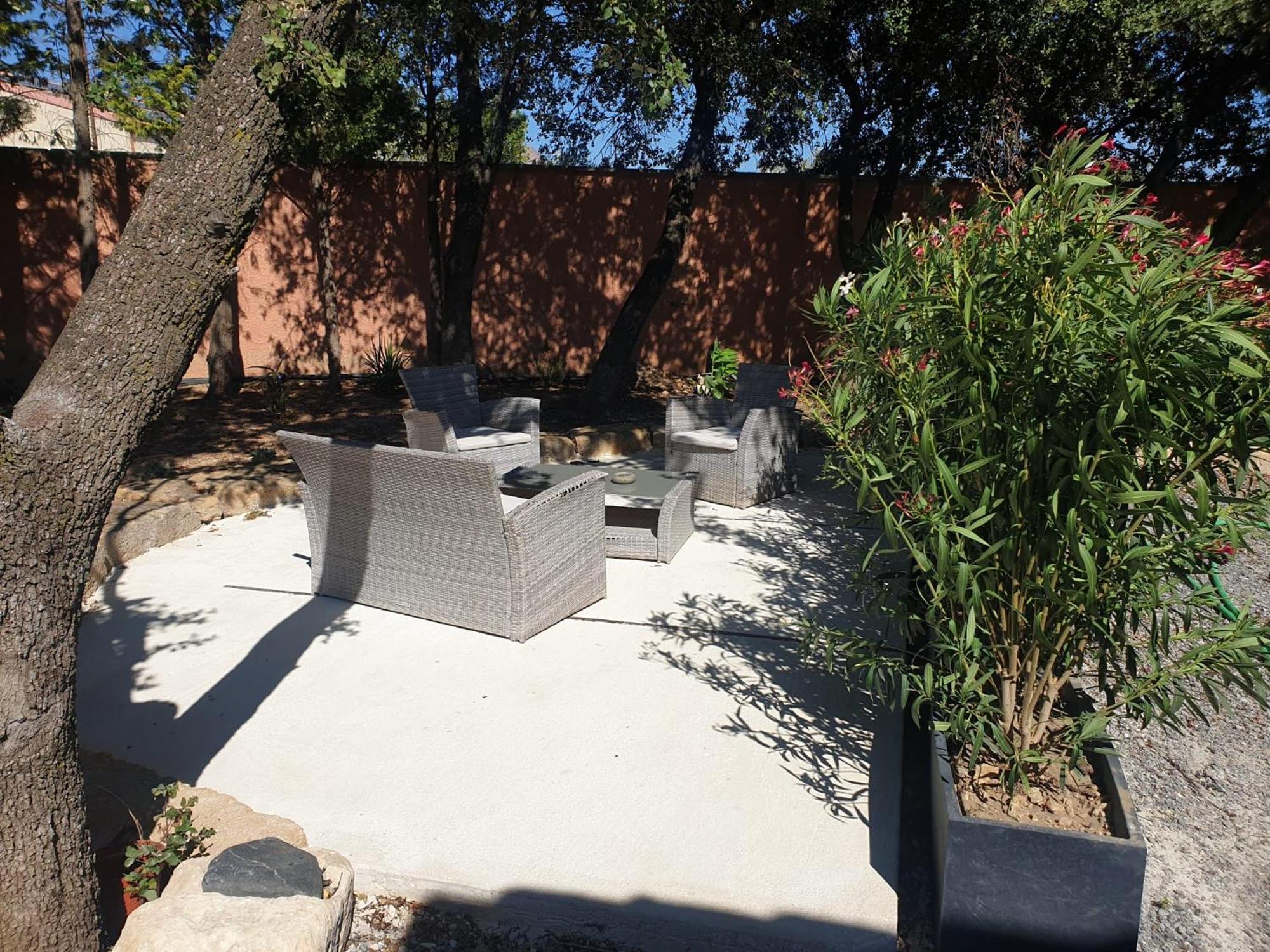Location Independante Au Coeur Des Alpilles Pour 2 Personnes Avec Jacuzzi Villa Aureille Exterior photo